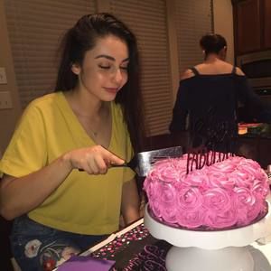 Meet your Posher, Montse